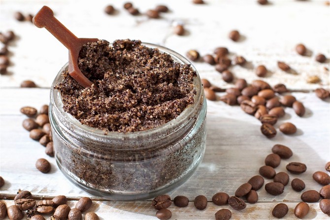 Le café torréfié, moulu et déjà utilisé est un excellent engrais pour les semis