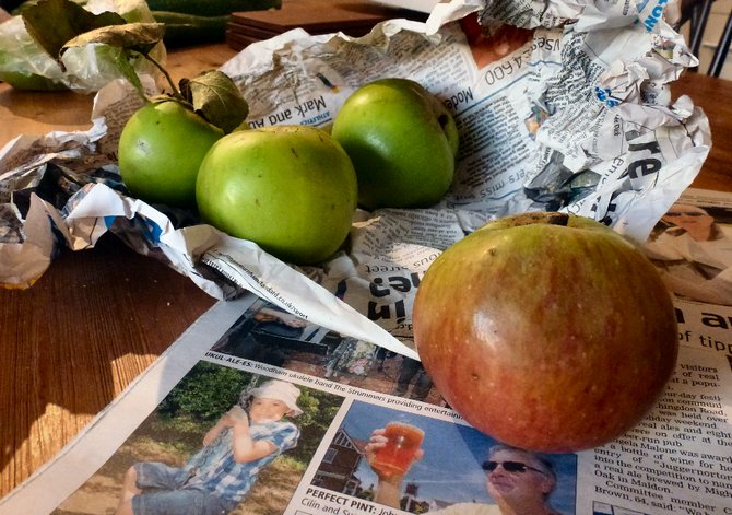 Stocker les pommes dans du papier